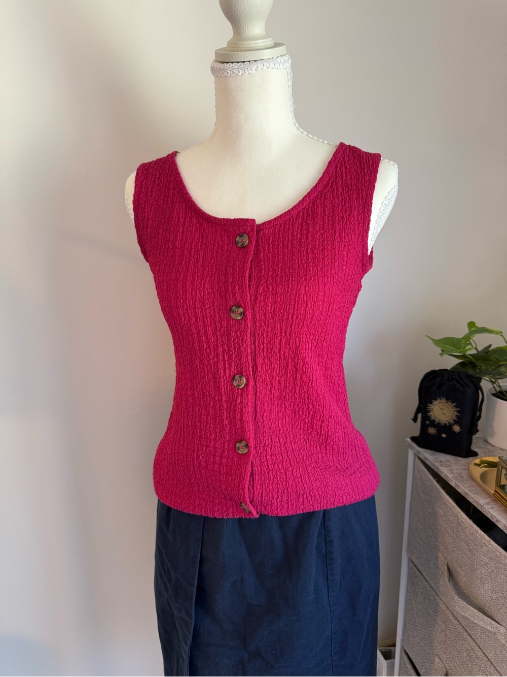 Sleeveless Pink Feminine Textured Button-Front Tank Top - Size XS scrunched work